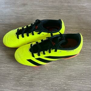 Boys/Kids WORN ONCE Adidas Predator Soccer Cleats Size 1.5 Neon Yellow and Black